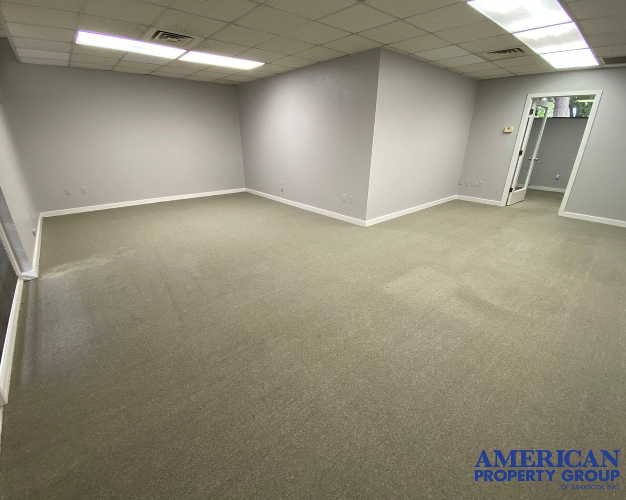 Medical/Professional Office Across from Sarasota Memorial Hospital : 2677 S Tamiami Trail, Sarasota, FL 34239